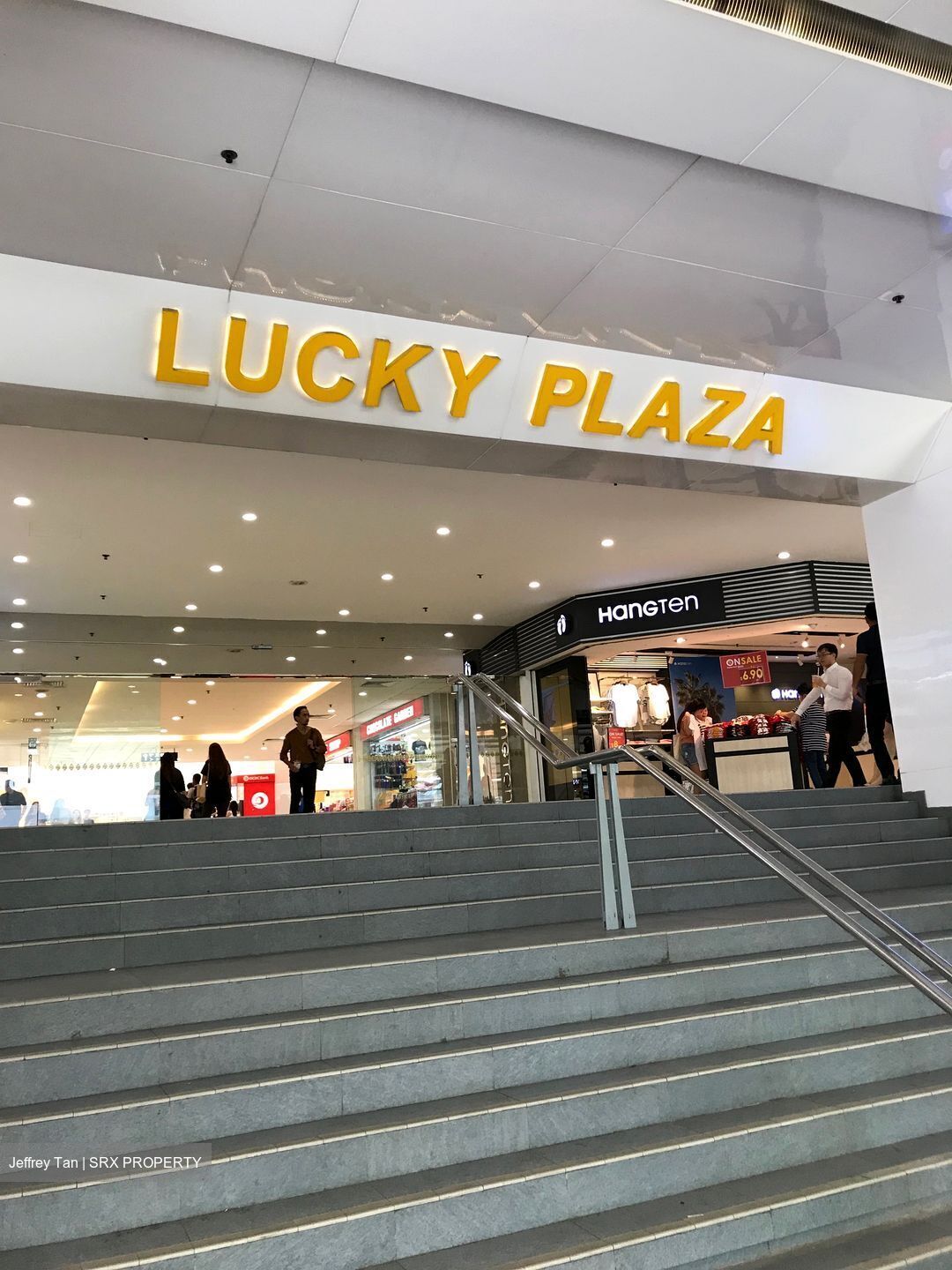 Lucky Plaza (D9), Retail #521297061